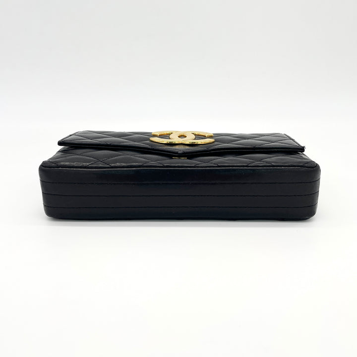 CHANEL Matelasse Shoulder Bag
